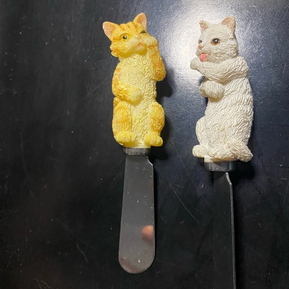 Boston Warehouse Cat Handle Spreader Knives - Yellow and Cream Cat Designs